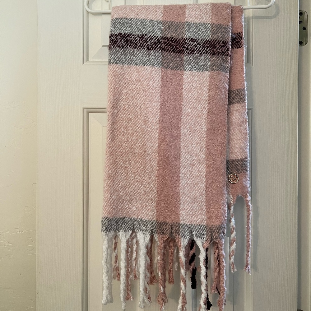 Calvin Klein plaid blanket scarf